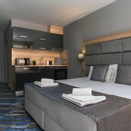 アパートホテル Miramar Luxury ポモリエ